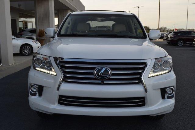 Like New 2014 Lexus LX570 — صورة 1