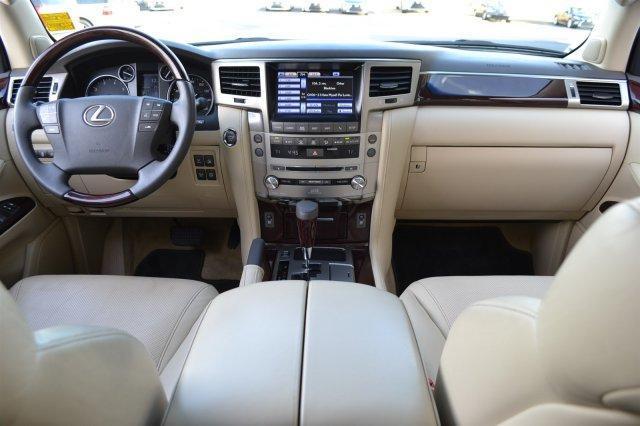 Like New 2014 Lexus LX570 — صورة 2
