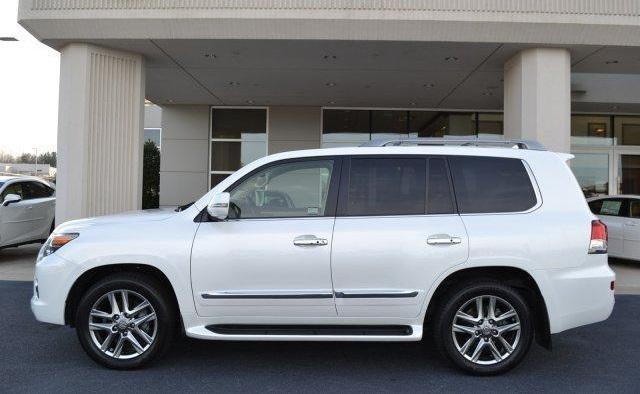 Like New 2014 Lexus LX570 — صورة 3