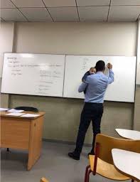 معلم ومحاضر لغة انجليزية