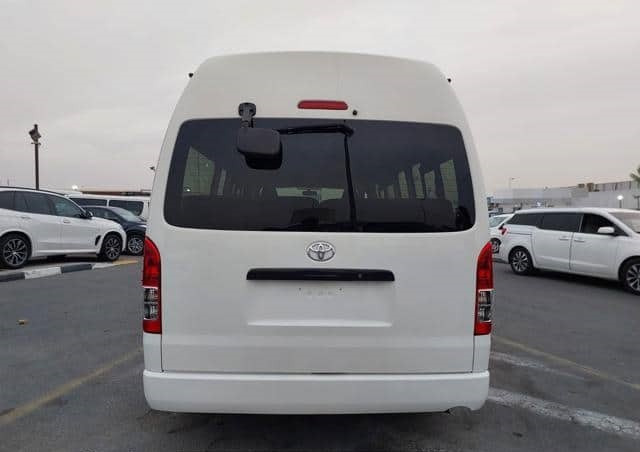 2016 Toyota Hiace Commute — صورة 3