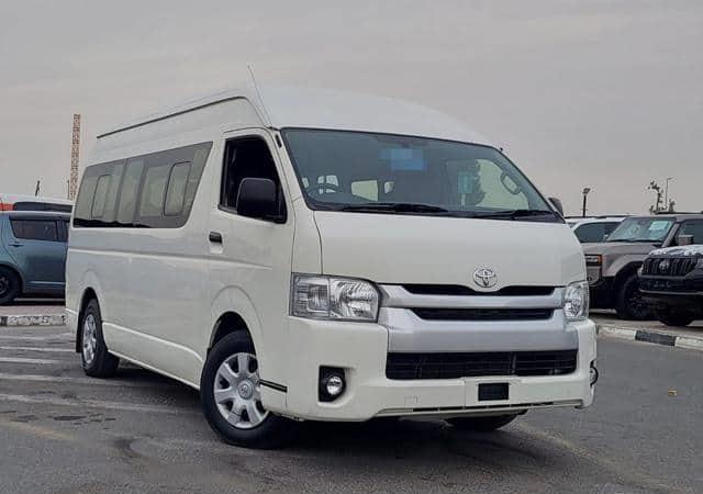 2016 Toyota Hiace Commute — صورة 1